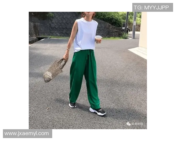 足球明星时尚穿搭大揭秘引领潮流的运动风与休闲风完美结合